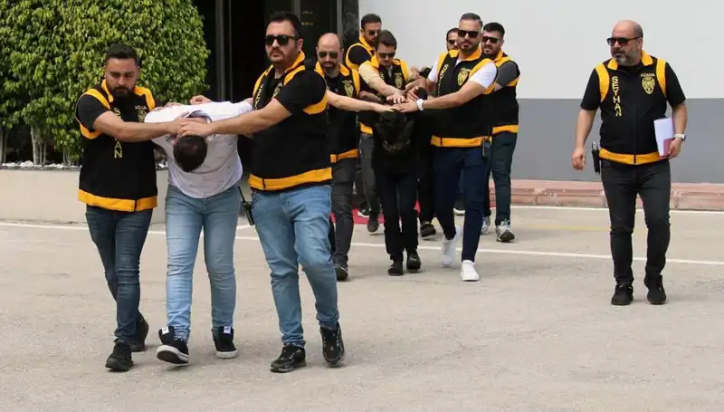 İş İnsanı Aşk Tuzağında Soyuldu: Gözleri Bağlı Bir Oyun!
