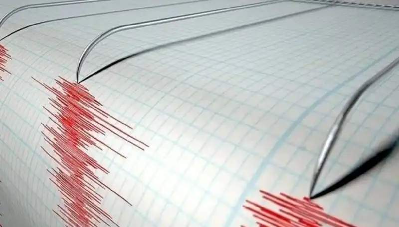 Sındırgı’da Ardışık Depremler: Vatandaşlar Tedirgin Beklemede