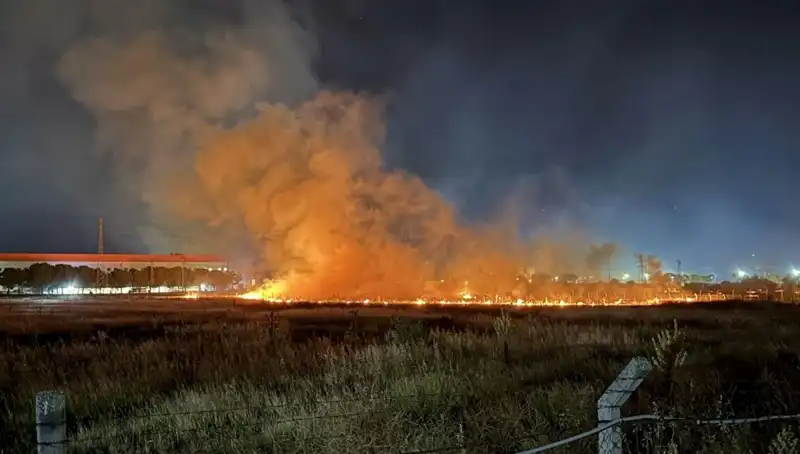 İzmir'de Gece Yarısı Yangın Paniği: Herkes Tedirgin Oldu