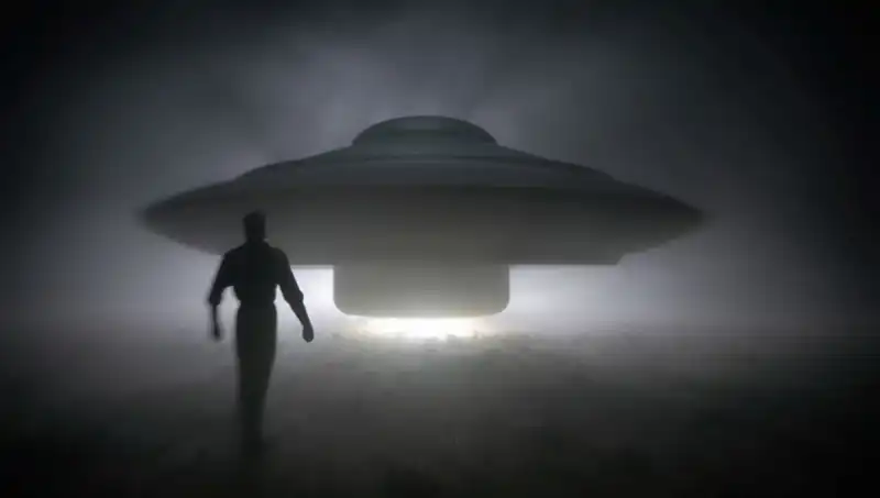 UFO Uzmanı, Uzaylı Tehditine Dikkat Çekiyor: Masumları Hedef Alıyorlar