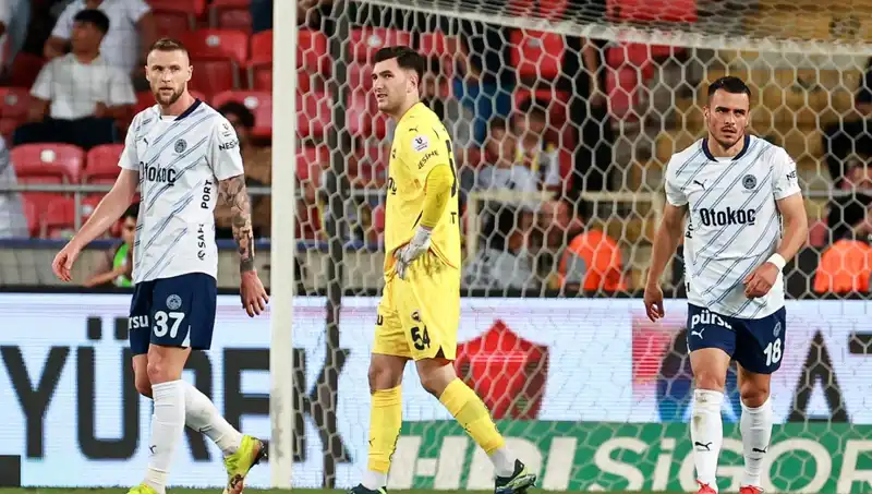 Fenerbahçe, Tarihinin En Zor Anlarını Yaşıyor: Darmadağın Oldu!