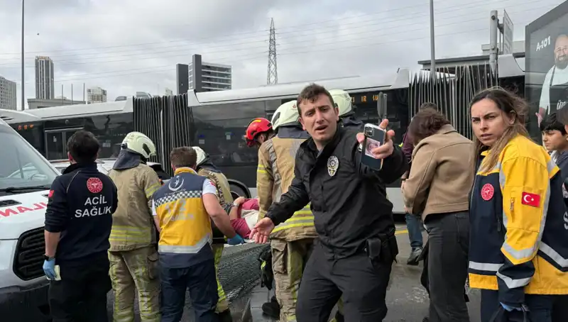 Metrobüs Kazası: Seferler Durduruldu, Bilançoda Ölü ve Yaralılar Var