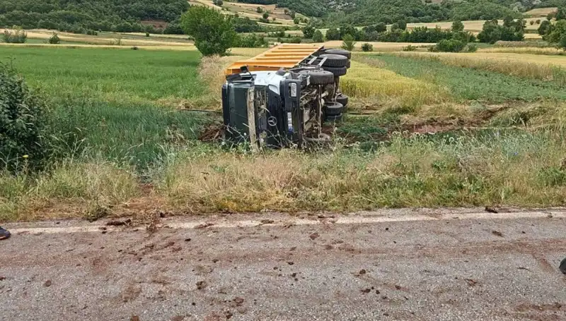 Tokat’ta Trajik Kaza: Devrilen Kamyonun Şoförü Hayatını Kaybetti