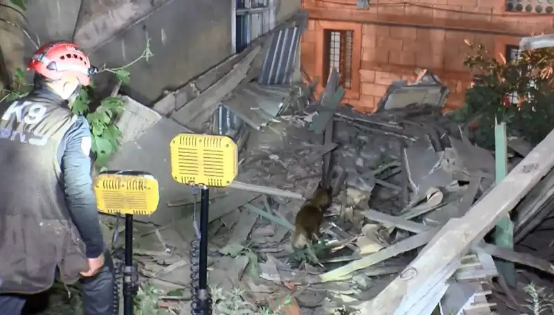 İstanbul'da Deprem Sonrası Çökme Olayı: Korku Dolu Anlar Yaşandı