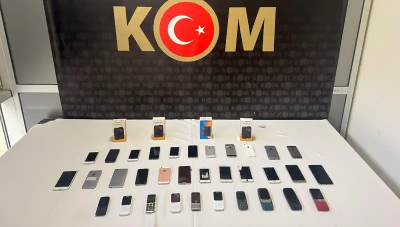 Gümrük Kaçağı 37 Cep Telefonu Ele Geçirildi: Kayıt Altına Alındı