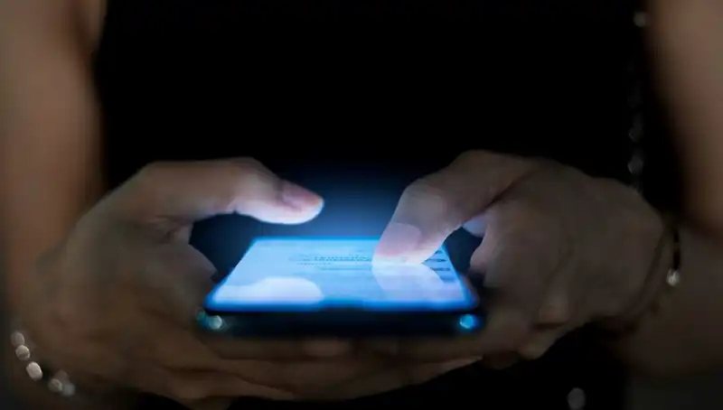Narsisizmin Sinyali: Telefon Bağımlılığına Dikkat Edin