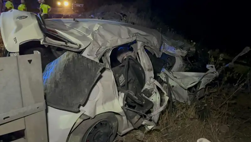 Ters Yolda Çarpışan Otomobilin Korkunç Kazası: 1 Ölü, 2 Yaralı