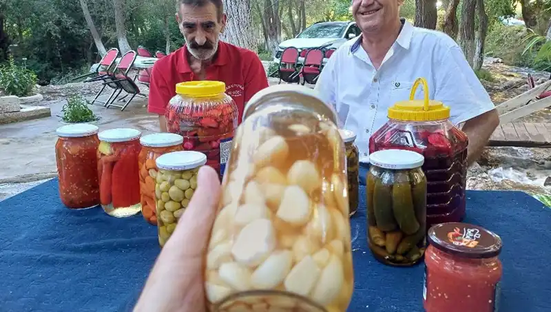 Araban Sarımsağıyla Hazırlanan Şifa Dolu Turşu, Sağlıklı Yaşamın Yeni Adresi!