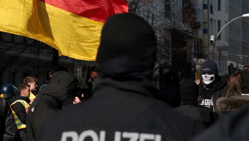 Berlin'deki Türk Market Zincirine Yapılan Silahlı Saldırı, Şehirde Güvenlik Endişeleri Yarattı