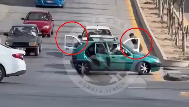 Trafikte Bıçak ve Kılıçlı Saldırıya Gözaltılar: Olayın Perde Arkası Ne?