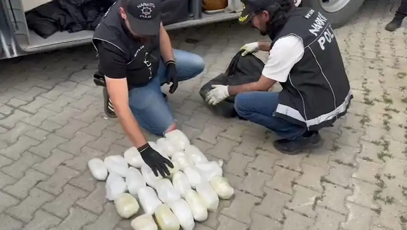 Yolcunun Valizinde 13 Kilo Metamfetamin: Şok Edici Uyuşturucu Operasyonu
