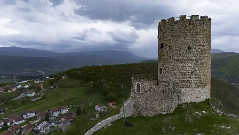 Zamana Direnen Tarihi Miras: Sokolac Kalesi’nin Günümüzdeki Önemi