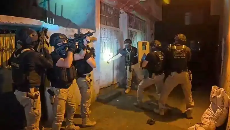 İstanbul’da DAEŞ Operasyonunda 18 Kişi Gözaltına Alındı