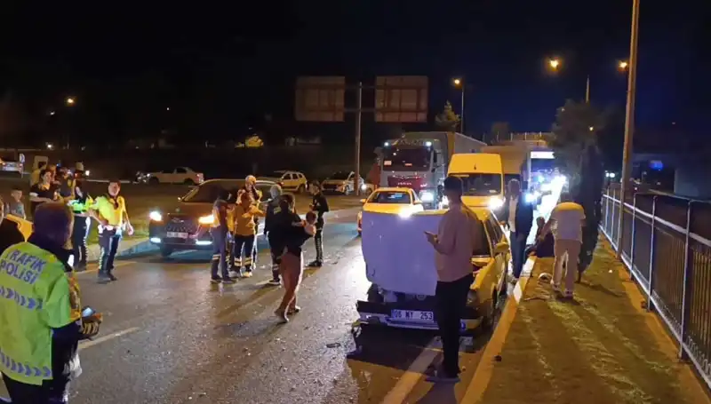Otoyolda Geri Dönüş Faciası: İkisi Çocuk Dört Yaralı