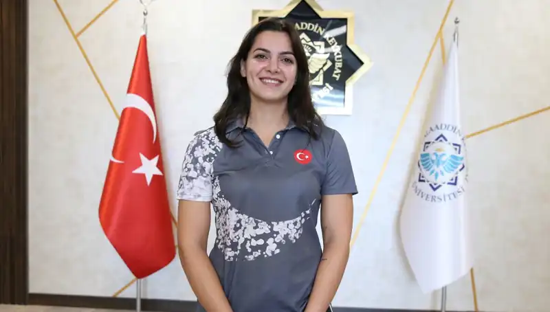 Altın Madalya Kazanan Esra’nın Hedefi: Dünya Şampiyonu Olmak