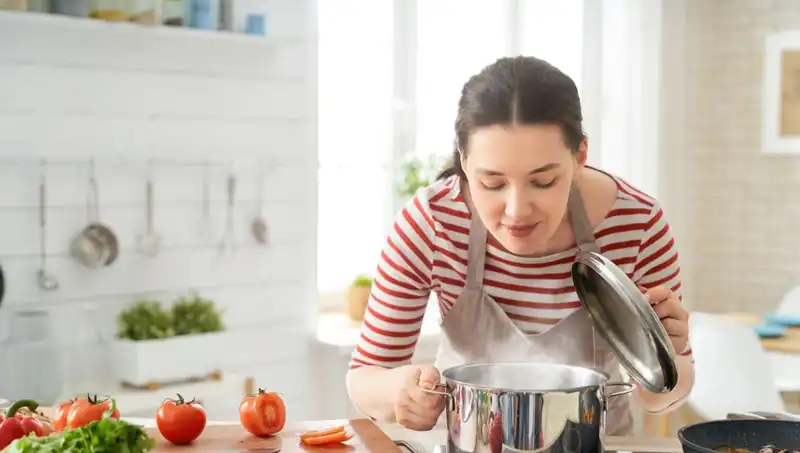 Yemek Hazırlarken Yapılan En Riskli Hatalar: Uzmanlardan Uyarı!