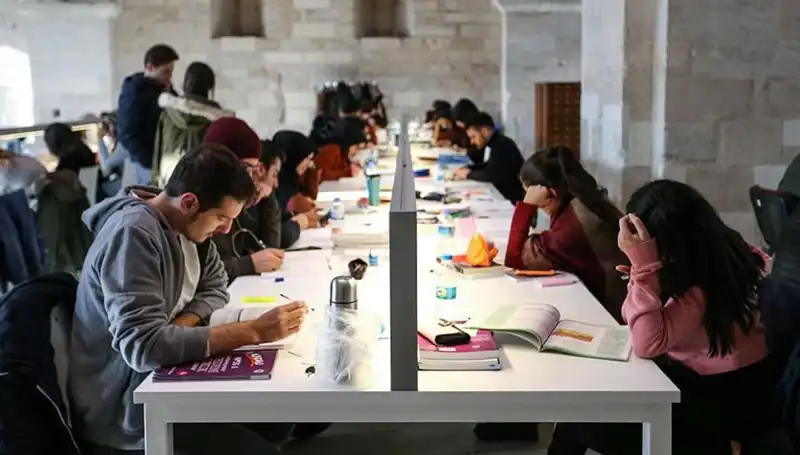 Üniversiteler 2023-2024 Eğitim Dönemi Başlangıç Tarihlerini Duyurdu