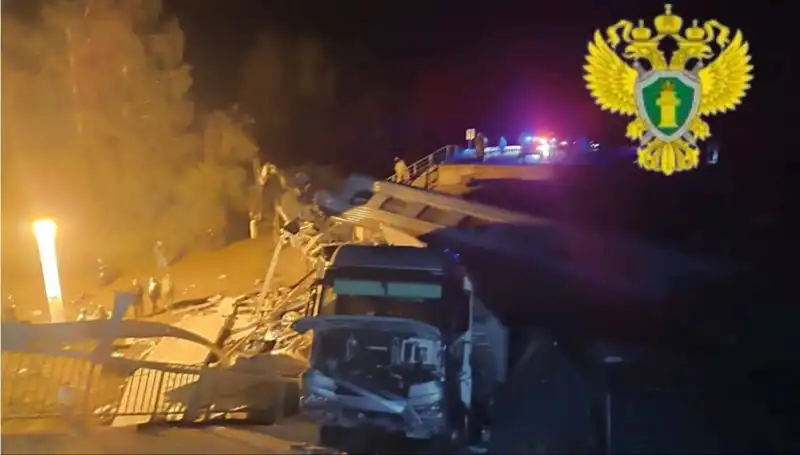 Rusya'da Köprü Çökmesi Sonrası Tren Felaketi: Can Kaybı ve Yaralılar