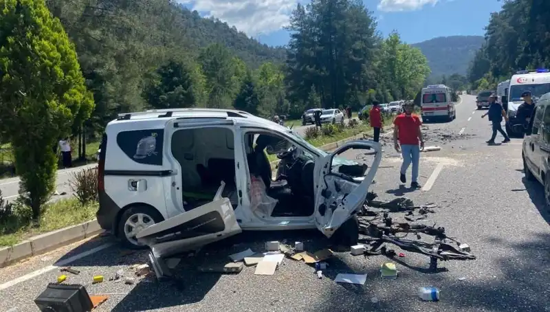 Marmaris'te Feci Kaza: Yolda Can Pazarı, Can Kaybı ve Yaralılar Var!