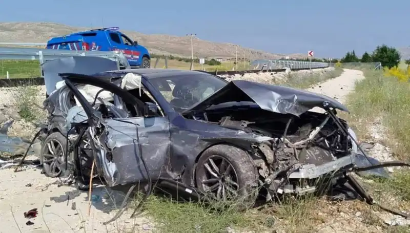 Sivas’ta İki Ayrı Trafik Kazasında 9 Kişi Yaralandı!
