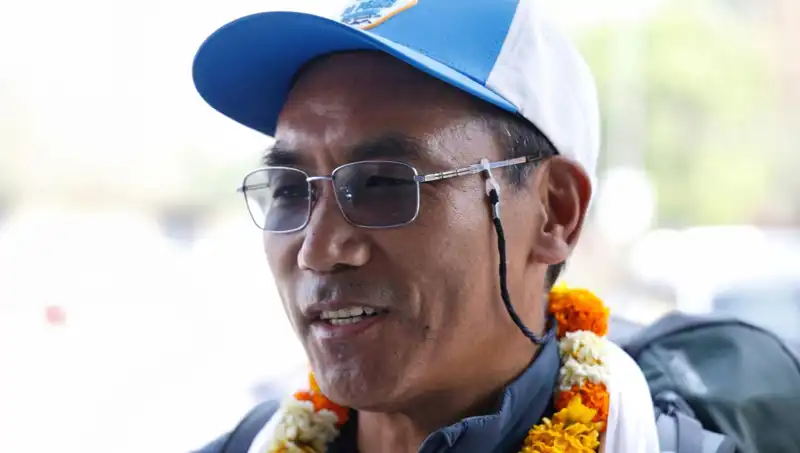 Everest Adam, Kendi Rekorunu Kırarak Tarihe Geçti