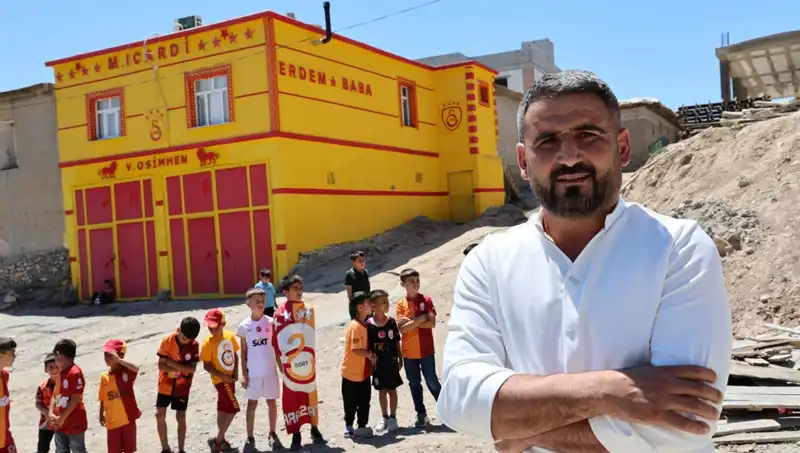 Türk Taraftarın Efsanevi İmzası: Evinde Icardi ve Osimhen İsimleri