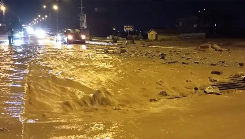 Konya ve Ankara’yı Vuran Sel Felaketi: Hayat Durdu, Yıkım Büyüdü