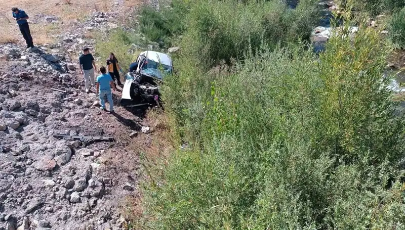 Sivas'ta Feci Kaza: Otomobil Dere Yatağına Uçtu, İki Kişi Hayatını Kaybetti