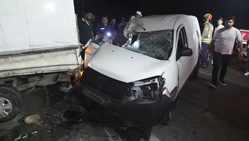 İstanbul'da Feci Kaza: Araçlar Çarpıştı, 3 Kişi Yaralandı!
