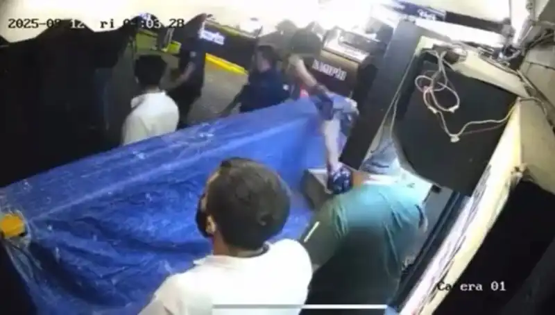 Ortaköy'de Gece Yarısı Skandalı: Tekme Tokat Kavga Gündem Oldu