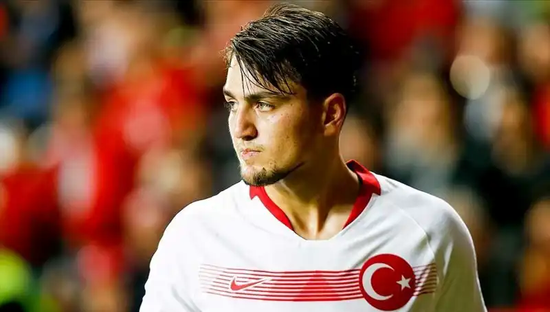 Beşiktaş'ta Transfer Hareketliliği: Milli Futbolcunun Cevabı Merakla Bekleniyor