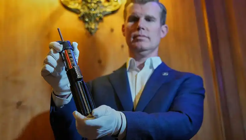 Darth Vader'ın Efsanevi Işın Kılıcı 3.65 Milyon Dolara Yeni Sahibine Kavuştu