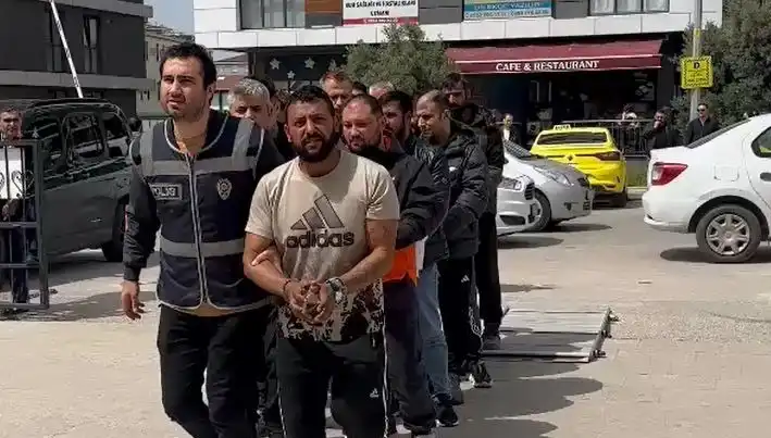 Edirne’de Eş Zamanlı Operasyon ile Yedi Firari Yakalandı