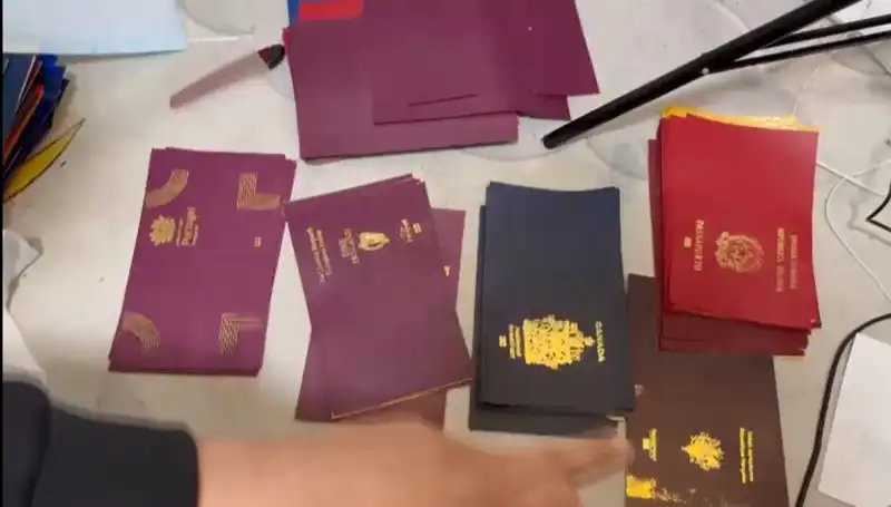 Sahte Pasaport ve Kimlik Belgeleri Üretimine Dev Operasyon!