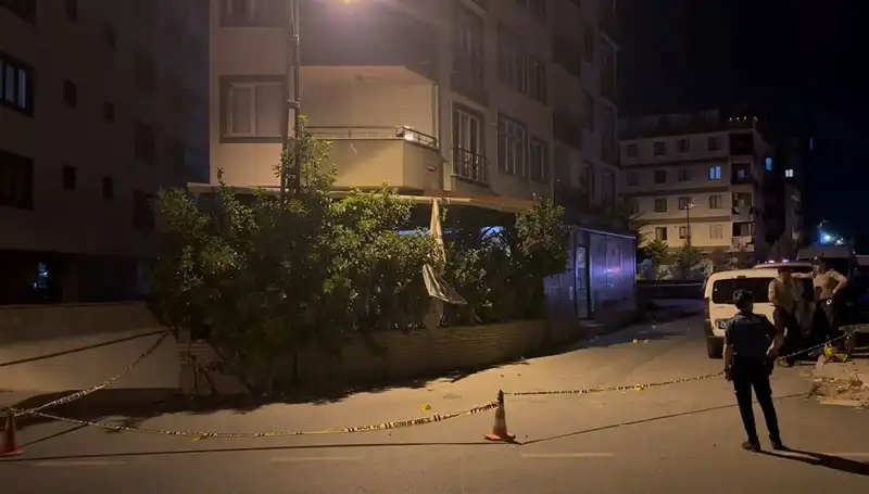 İstanbul'da Kafeye Düzenlenen Silahlı Saldırı: Olay Anı ve Gelişmeler